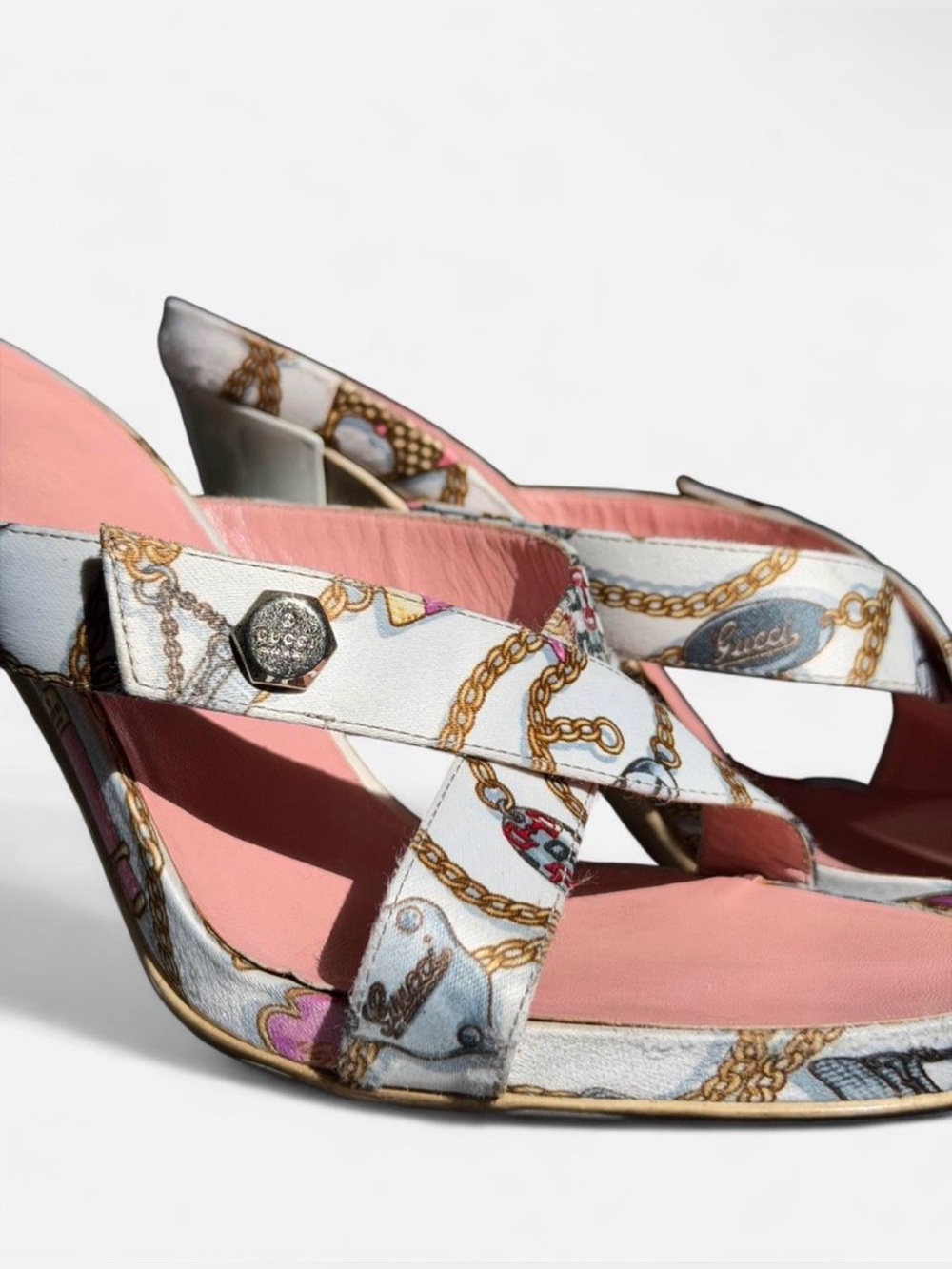 Extremely Rare Gucci White Pink Gold Logo Chain Print Satin Heel Sandals Mules